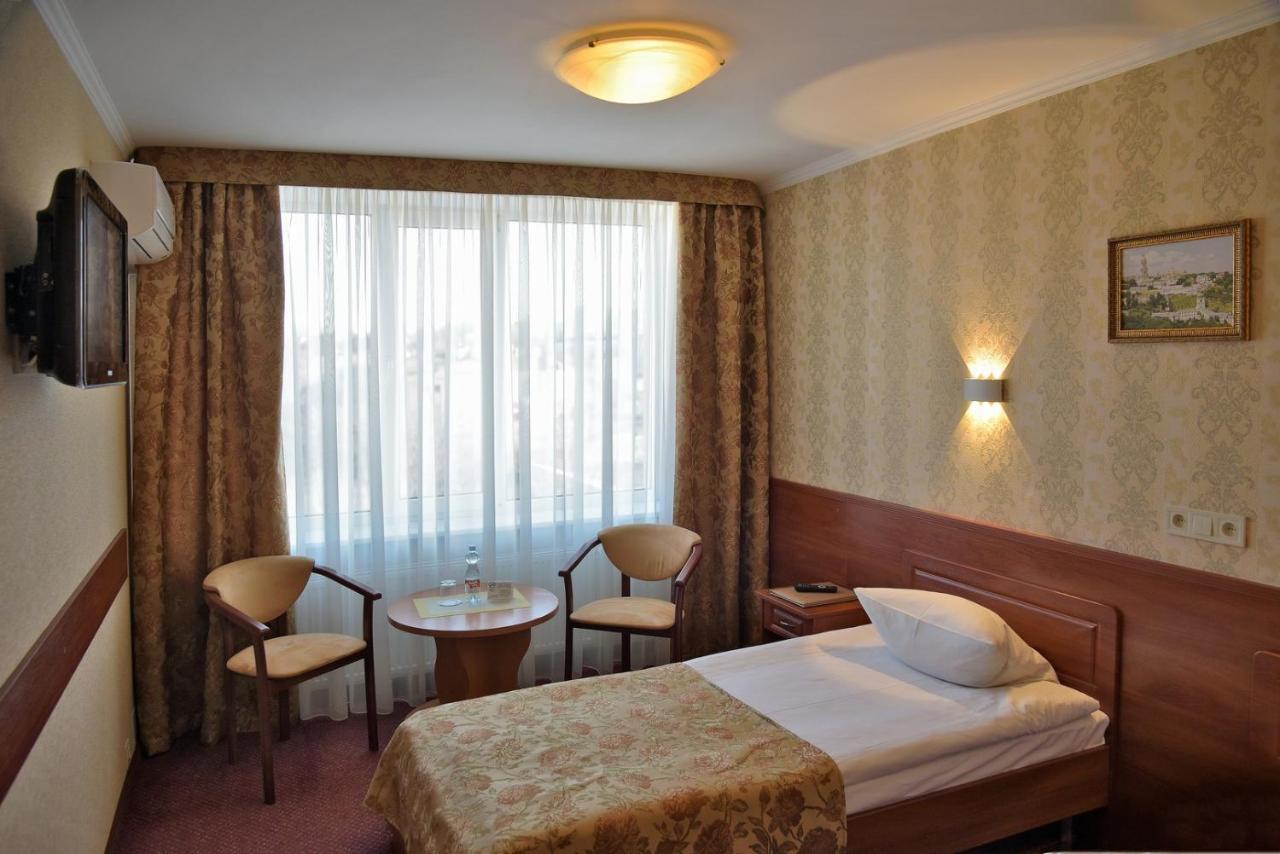 Hotel Mir Rivne Exterior photo