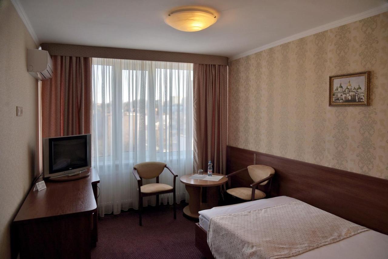 Hotel Mir Rivne Exterior photo