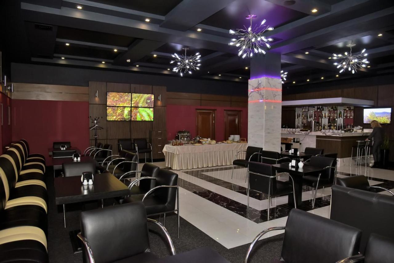 Hotel Mir Rivne Exterior photo